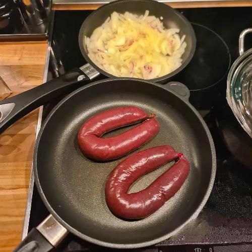 Колбаса с картошкой