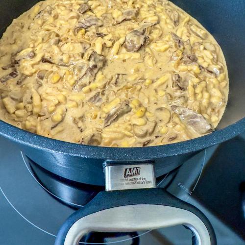 Приготовьте свои вкусовые рецепторы к роскошному ужину, приготовив бефстроганов по нашему восхитительному рецепту!